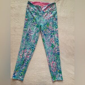 Lilly Pulitzer Luxletic Weekender Legging in “In Full Bloom” - Size: L